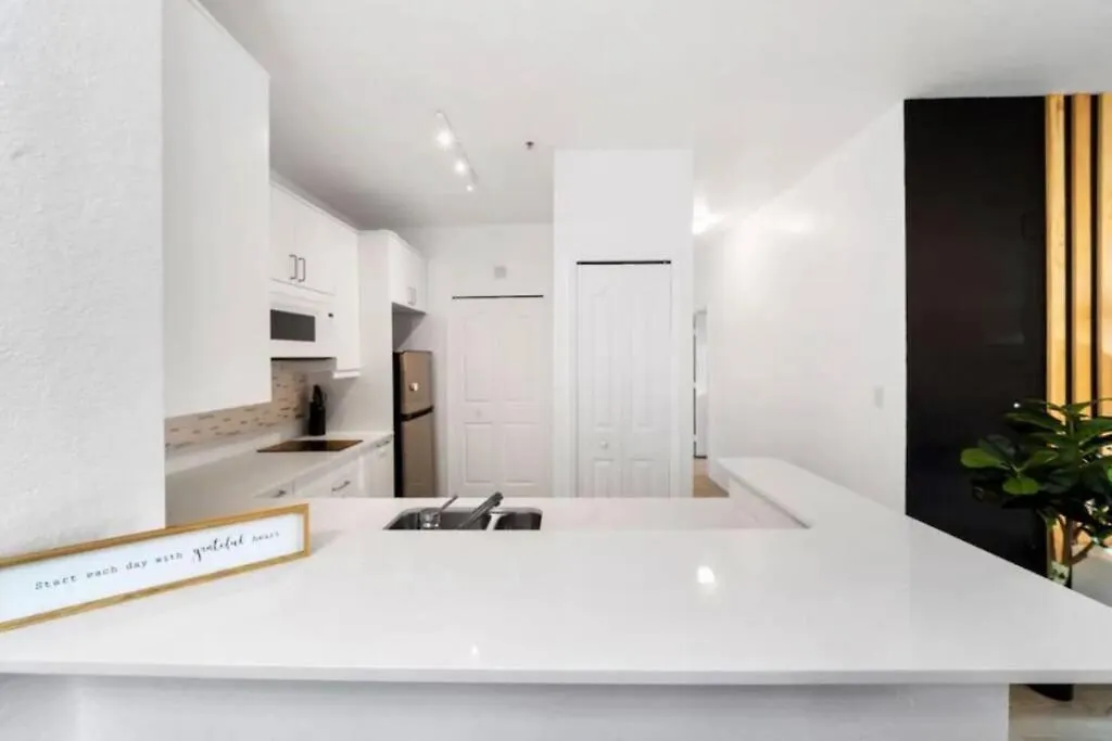 Charming 2bd Minutes Away From Апартаменты *