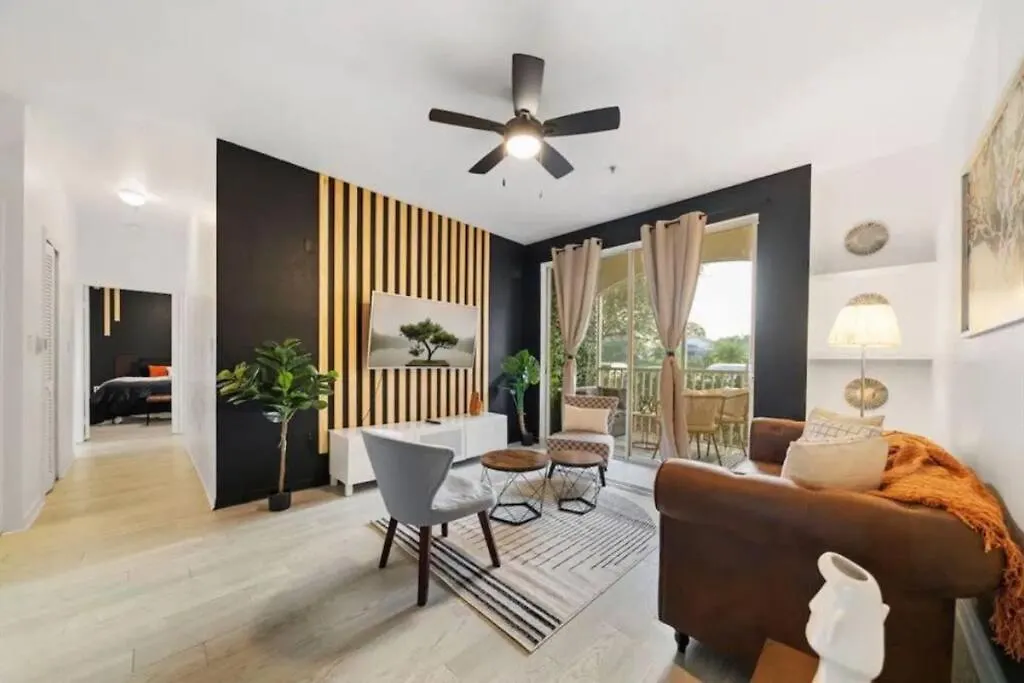 Charming 2bd Minutes Away From
