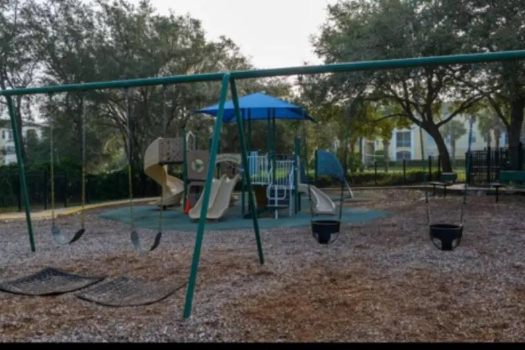 Charming 2bd Minutes Away From *