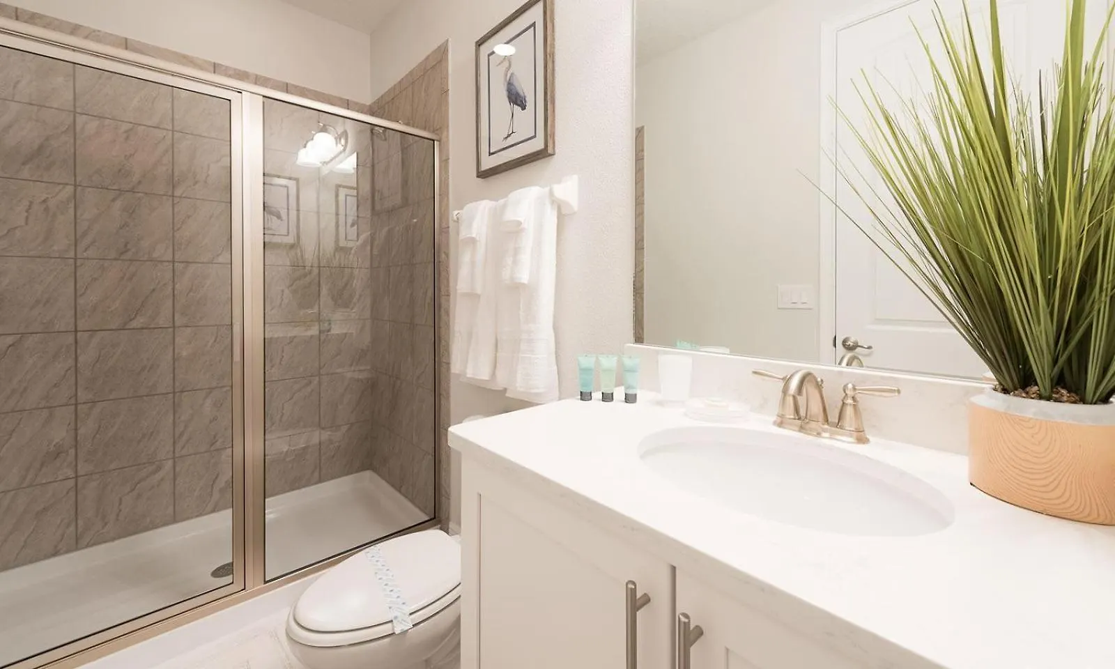 Spacious 8 Bdrm Abode With Spillover In Encore