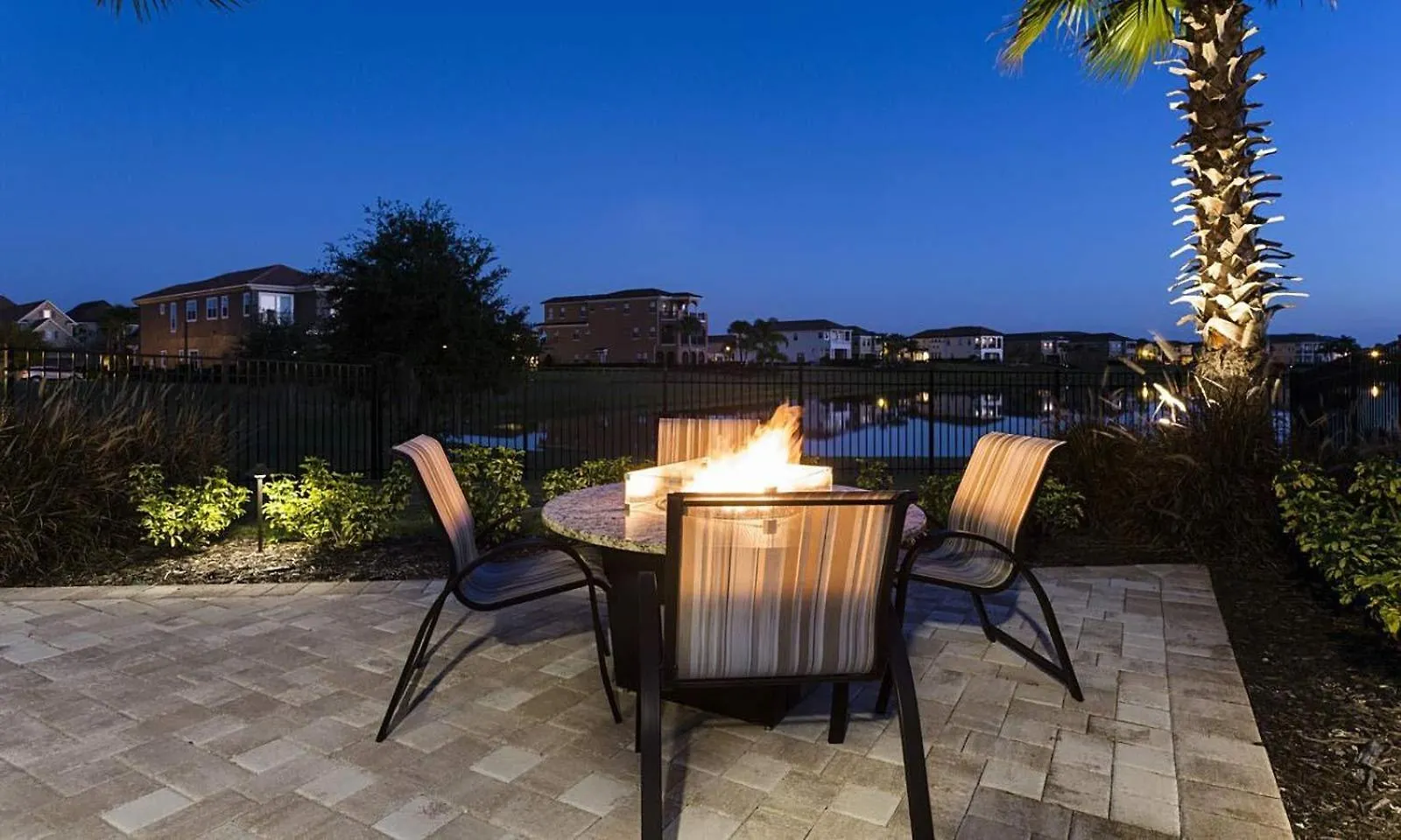 Sleek 5 Bdrm With Stunning Game At Reunion *
