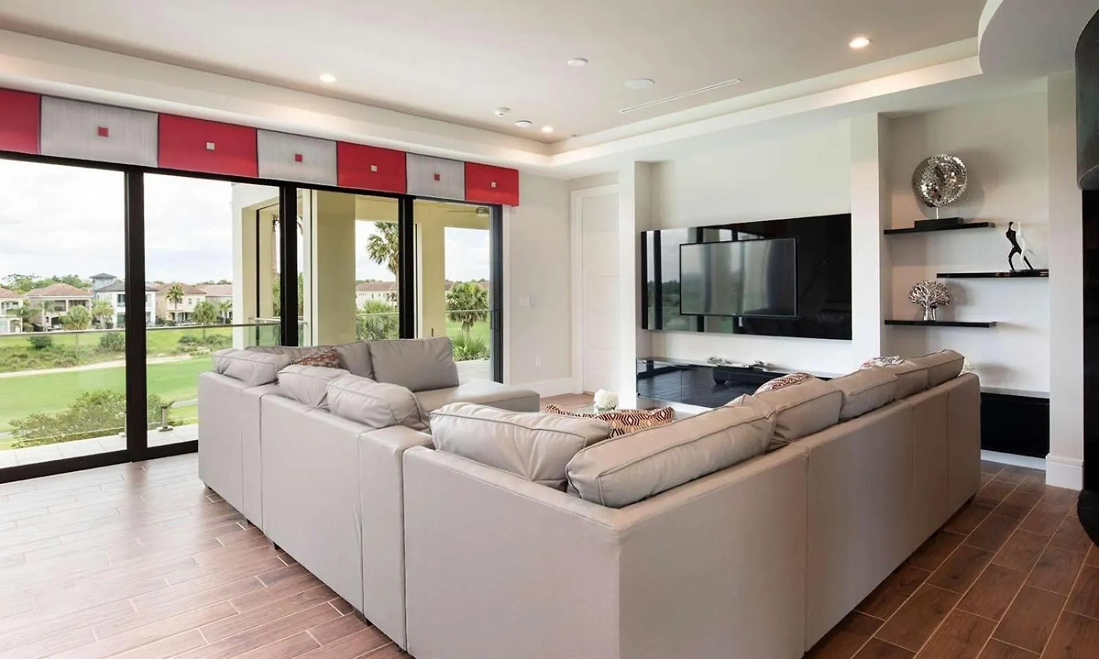 Luxurious 9 Bedroom Oasis At Reunion *