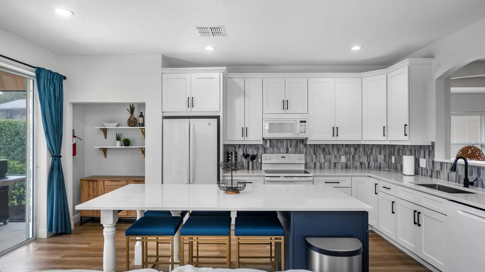 Beautiful 7 Bed Family Pool With Game Room-8510phd