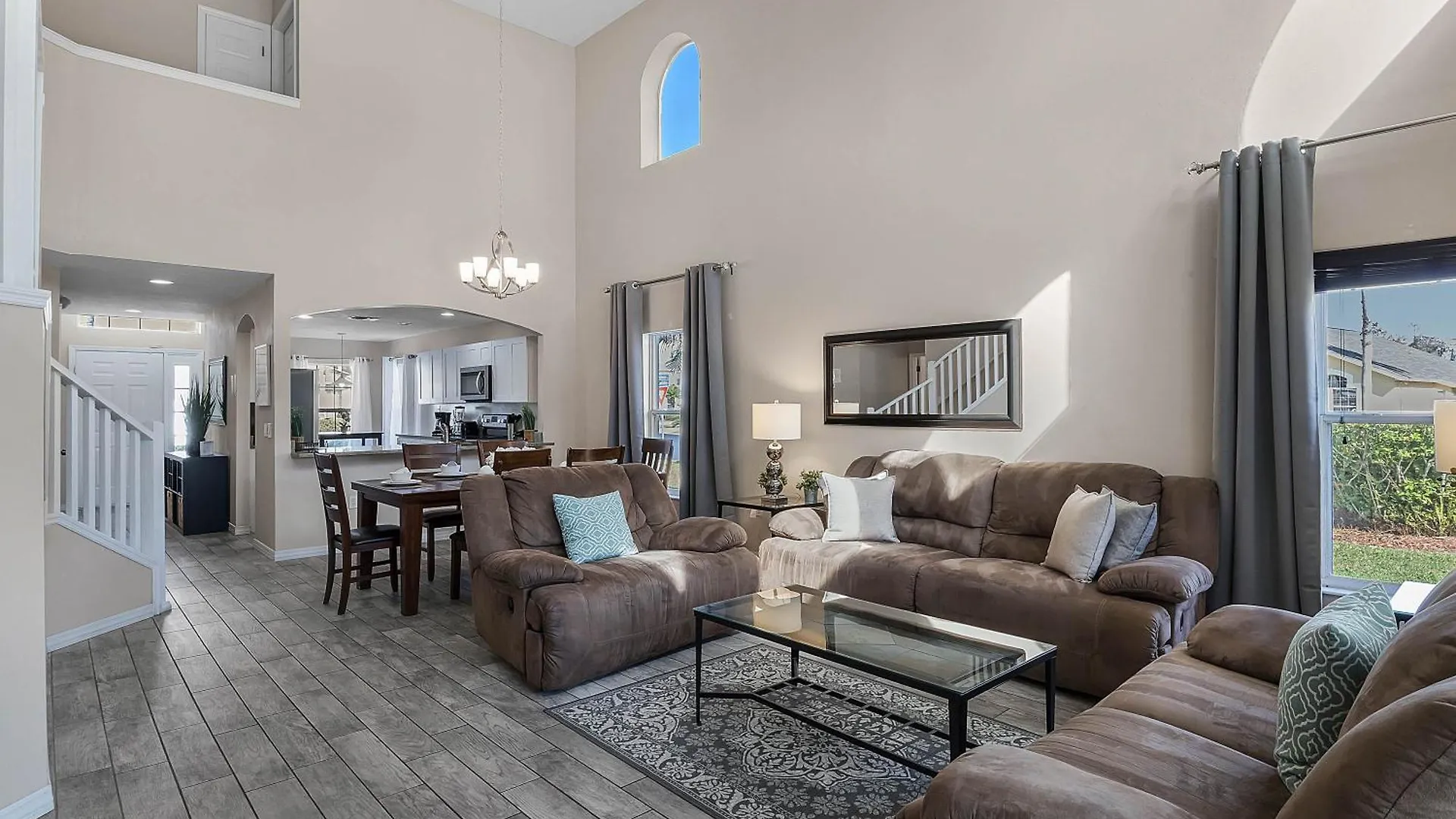 別荘 6 Bedrooms- 3,5 Bathrooms- Berkley 4700 Pl