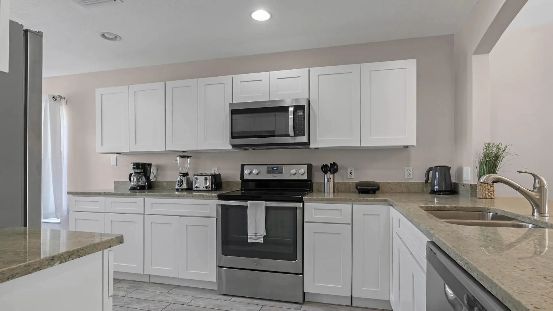 6 Bedrooms- 3,5 Bathrooms- Berkley 4700 Pl * キシミー