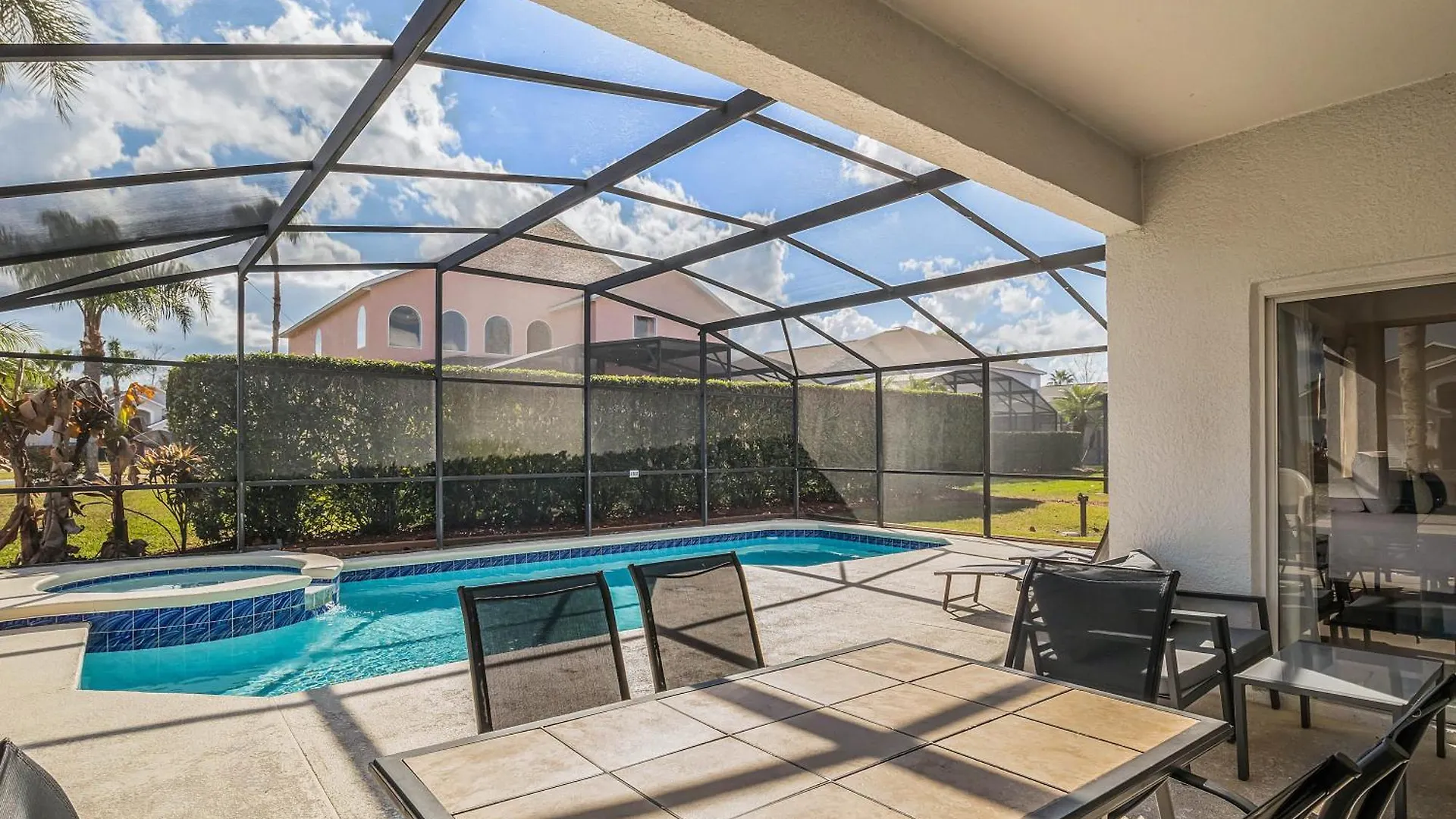 別荘 6 Bedrooms- 3,5 Bathrooms- Berkley 4700 Pl