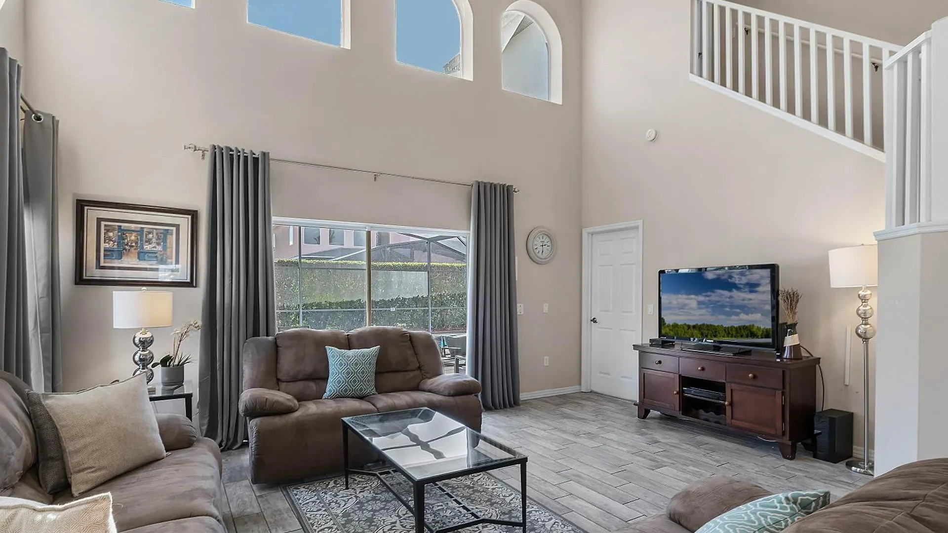 6 Bedrooms- 3,5 Bathrooms- Berkley 4700 Pl 別荘 *