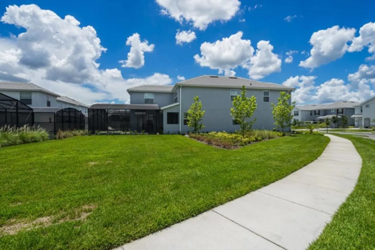 5 Bedroom 5 Bathroom Storey 4760kc Kissimmee