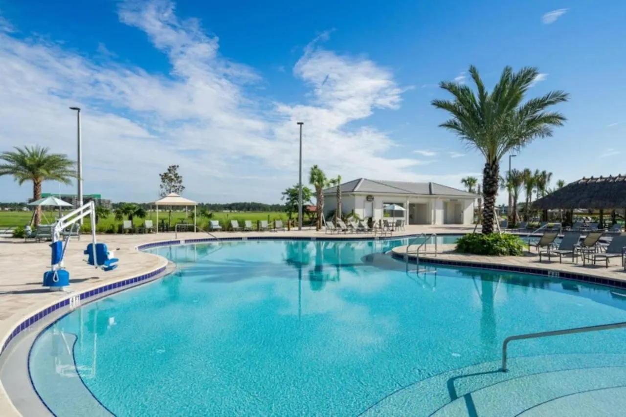 5 Bedroom 5 Bathroom Storey 4760kc * Kissimmee