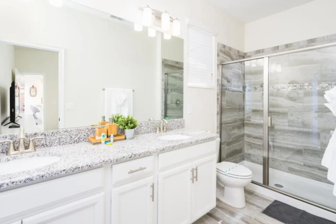 5 Bedroom 5 Bathroom Storey 4760kc Kissimmee