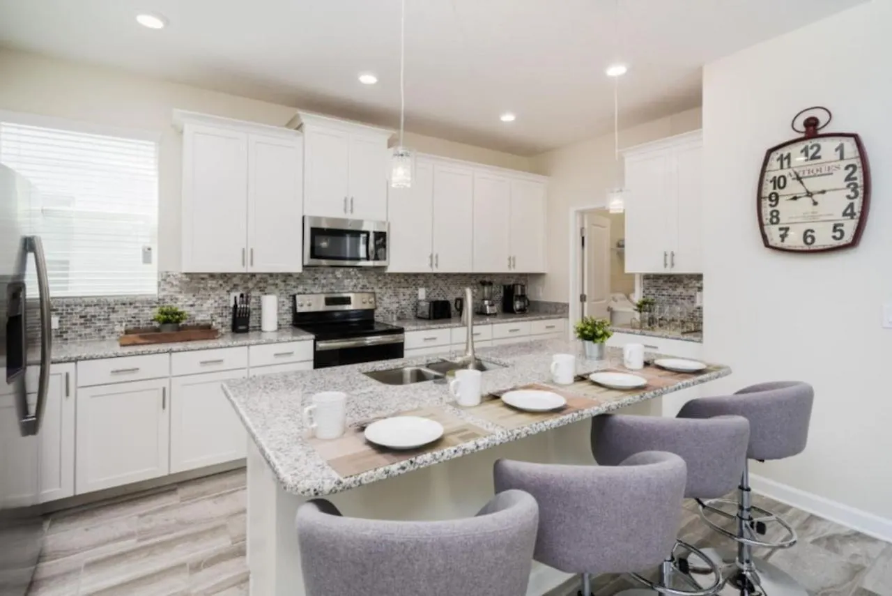 5 Bedroom 5 Bathroom Storey 4760kc * Kissimmee