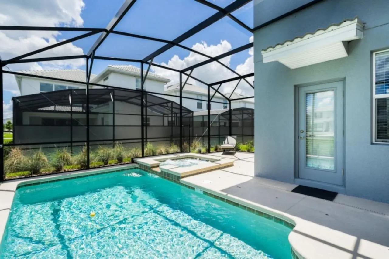 5 Bedroom 5 Bathroom Storey 4760kc Holiday home Kissimmee
