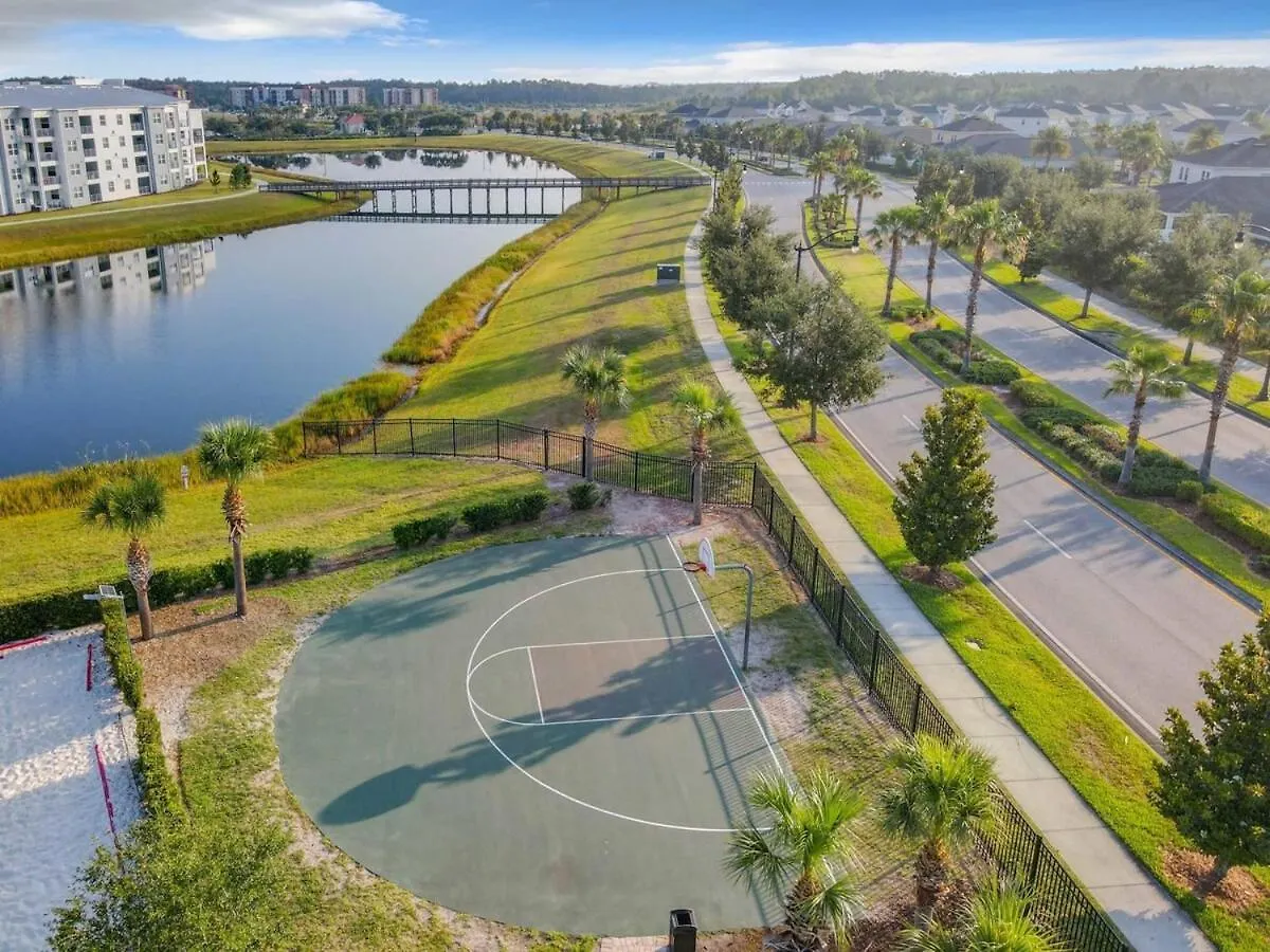 Terrific Thematic Lakeview 2b With 2 Clubhouses Feriehus