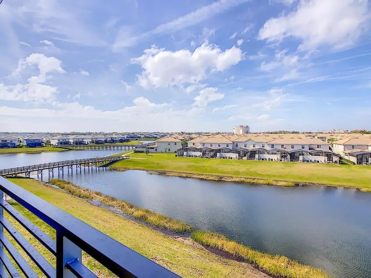 Terrific Thematic Lakeview 2b With 2 Clubhouses *