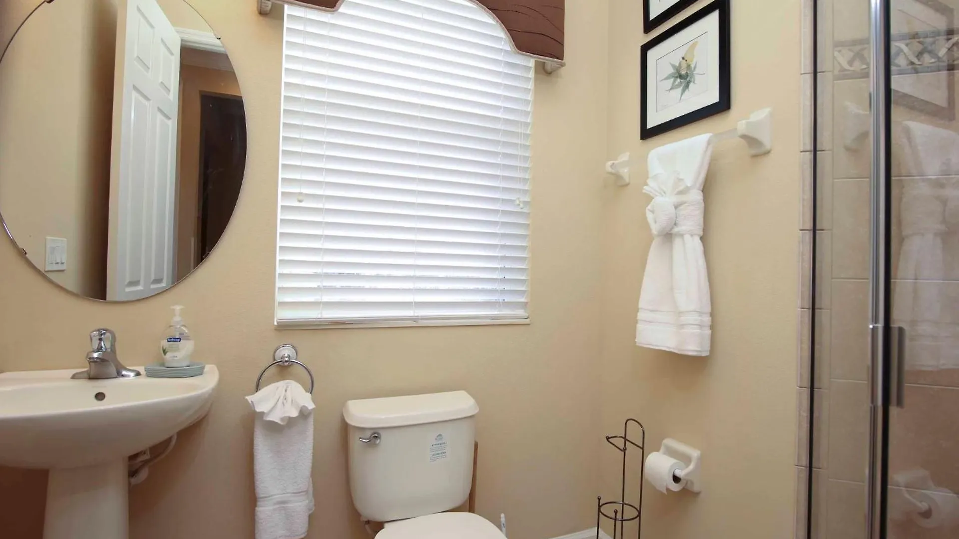 Luxury 5 Bedrooms Minutes From In The Reunion Villa *