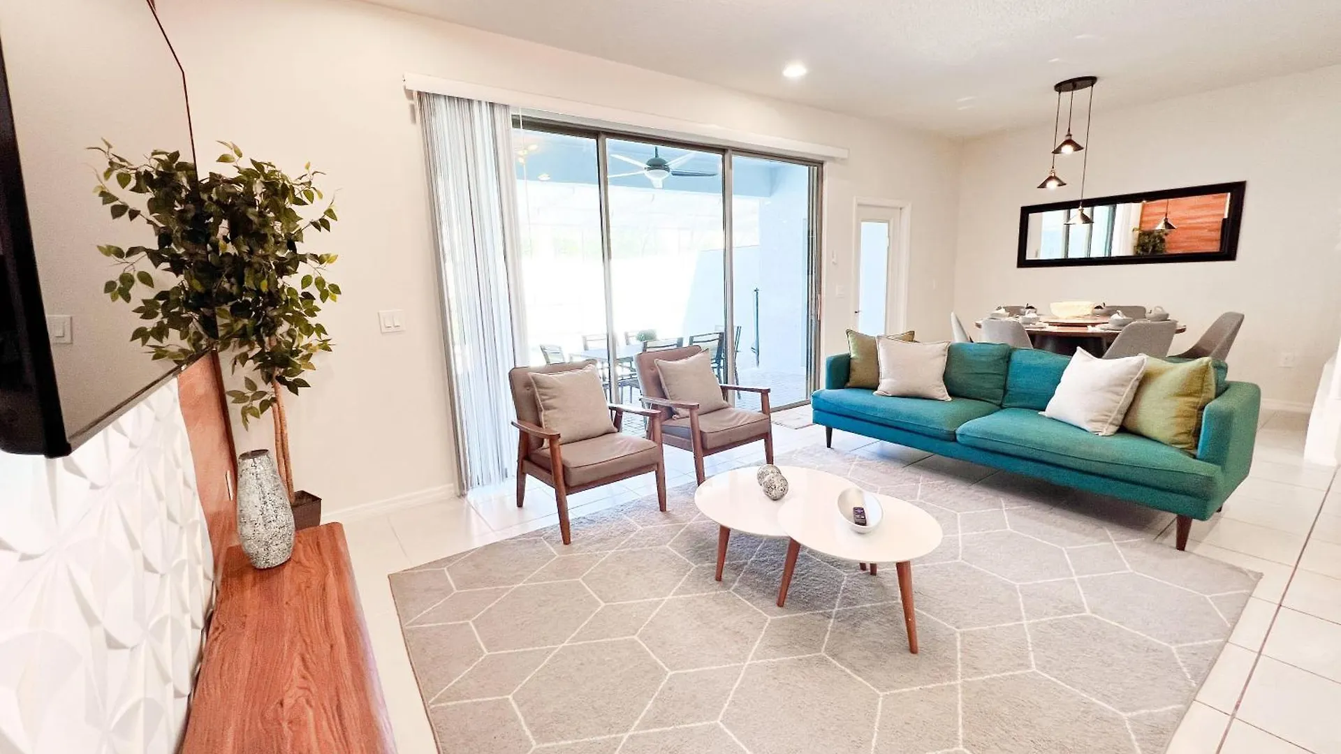 2442 Elegance At Windsor 5-bd Area