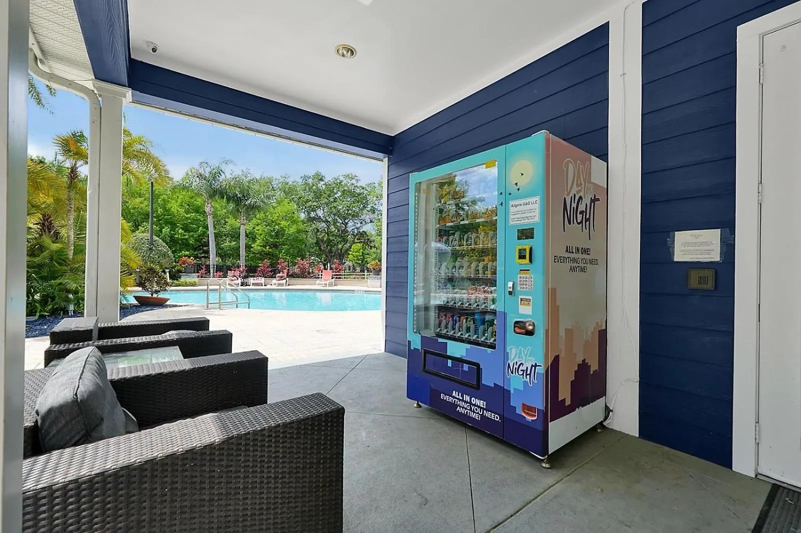 4 Bedroom 3 Bathroom Lucaya Village 17-104 *