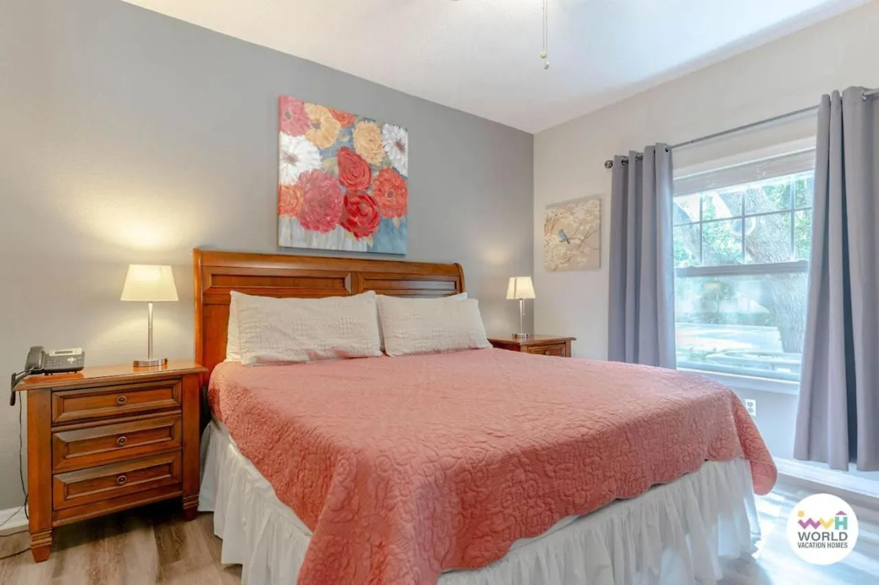 4 Bedroom 3 Bathroom Lucaya Village 17-104