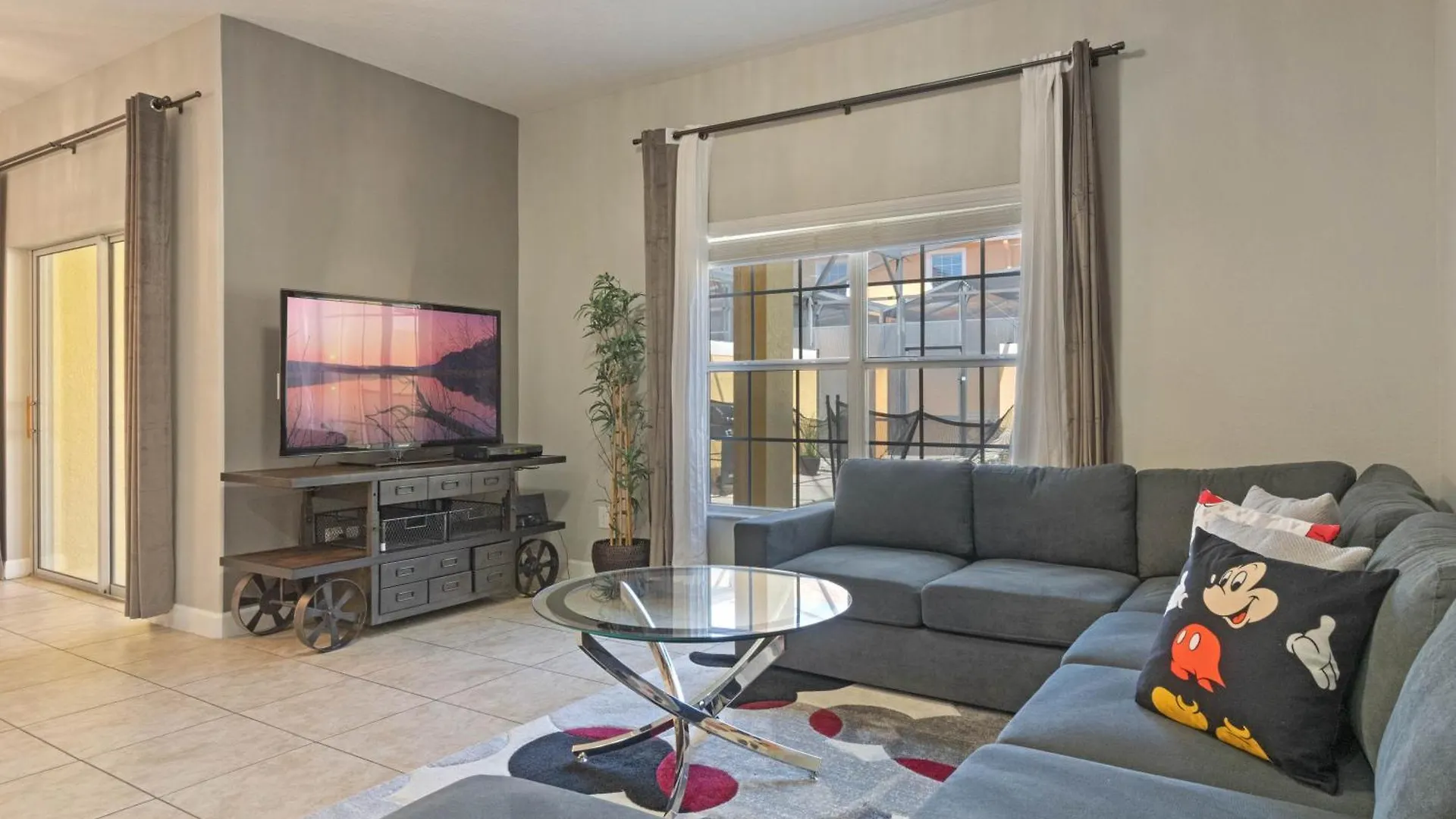 4 Bedrooms - 3 Baths - Paradise Palms 8953 Cp