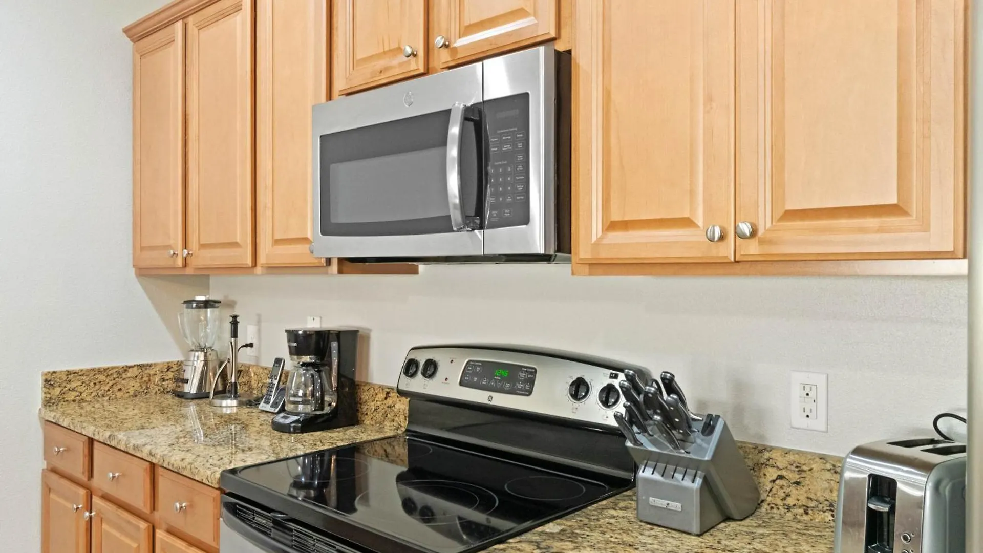 4 Bedrooms - 3 Baths - Paradise Palms 8953 Cp Kissimmee