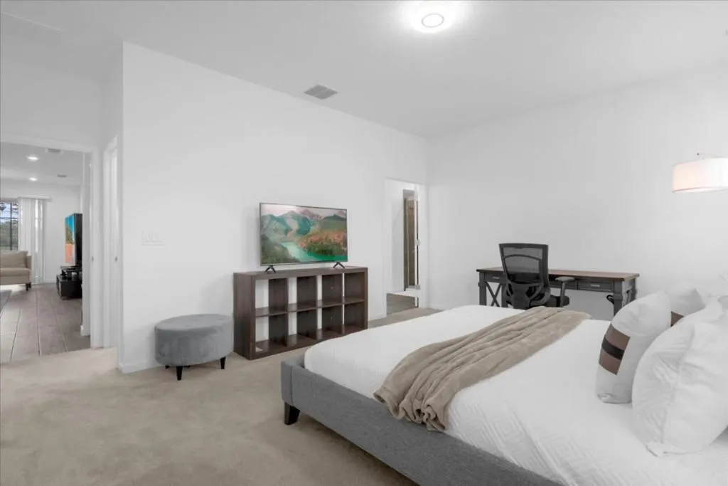 9 Bedrooms- 7 Bathrooms- Vernda Palms 2493 Sd בית נופש