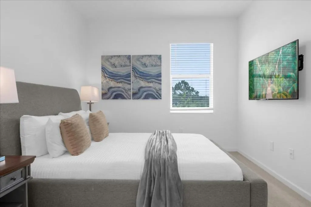 9 Bedrooms- 7 Bathrooms- Vernda Palms 2493 Sd *