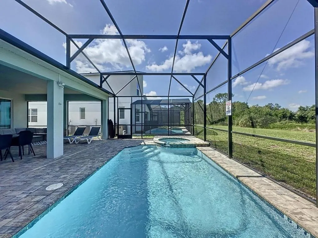 Luxury 6 Bed With Pool In Solara *