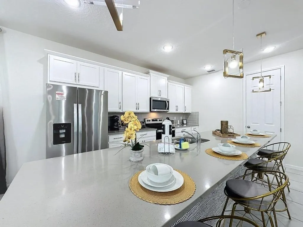 Luxury 6 Bed With Pool In Solara *