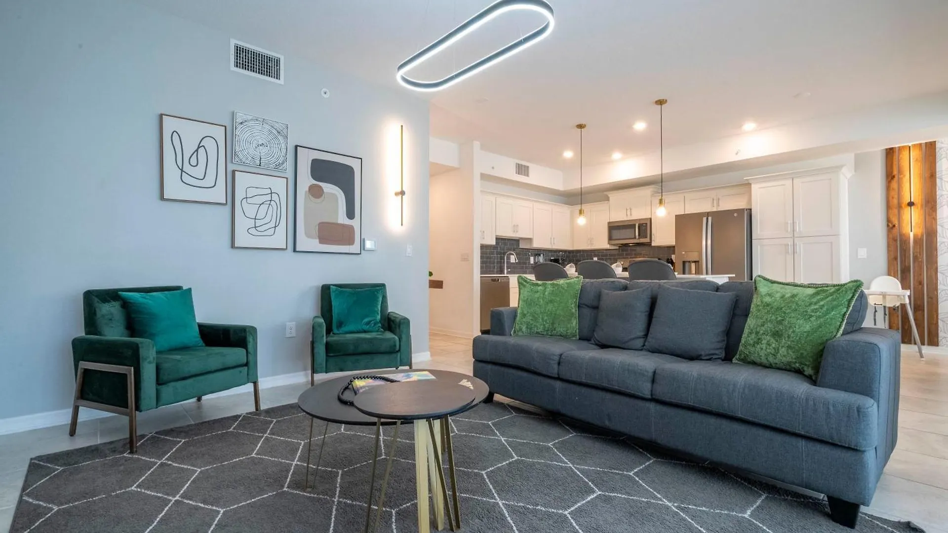 Stylish 2-br Sleeps 7 Near Magic * Kissimmee