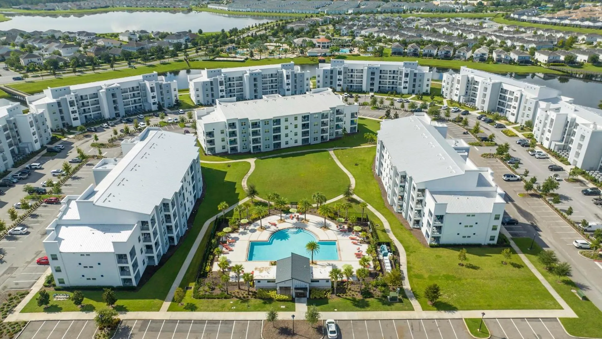 Stylish 2-br Sleeps 7 Near Magic
