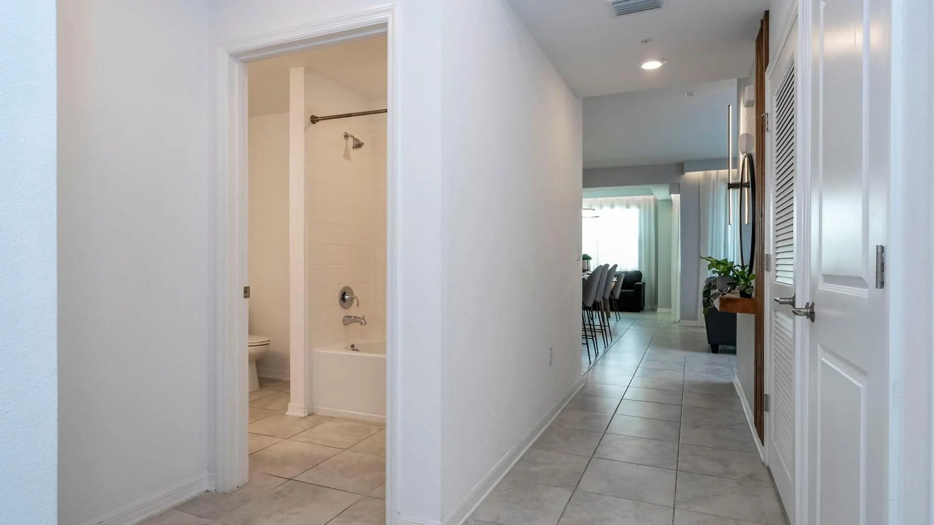 Stylish 2-br Sleeps 7 Near Magic Apartamento