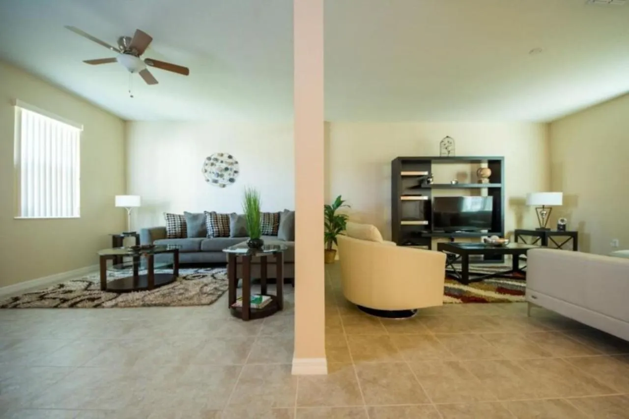 Family Fun Pool At Cystal Cove *