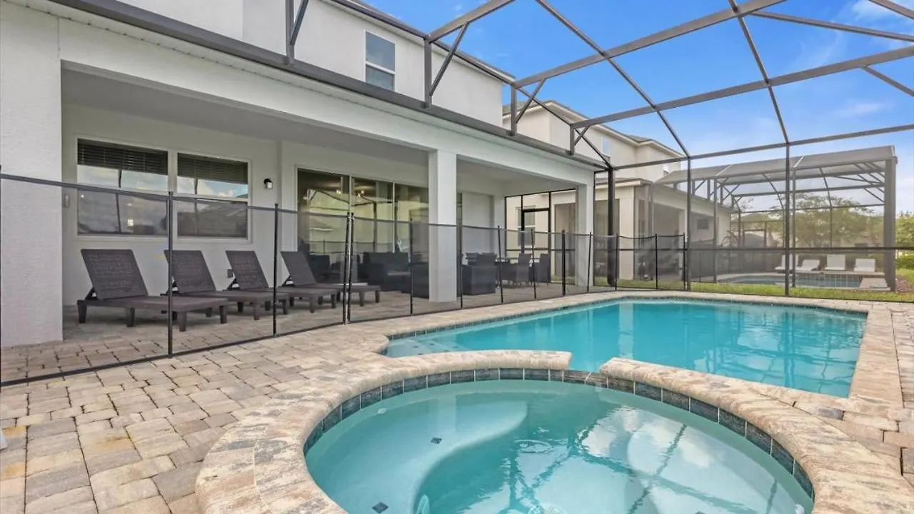 Majestic 9-bedroom Home: Luxury & Serenity Await Semesterbostad