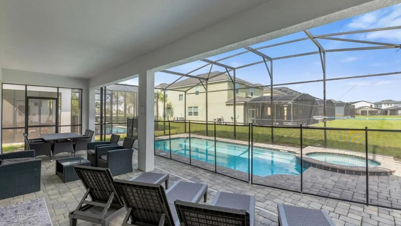 Semesterbostad Majestic 9-bedroom Home: Luxury & Serenity Await *