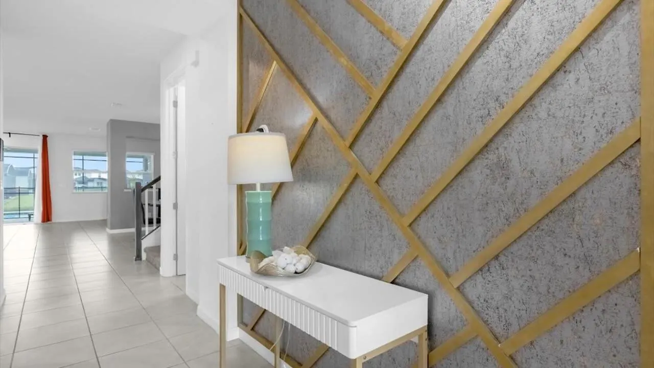 Semesterbostad Majestic 9-bedroom Home: Luxury & Serenity Await