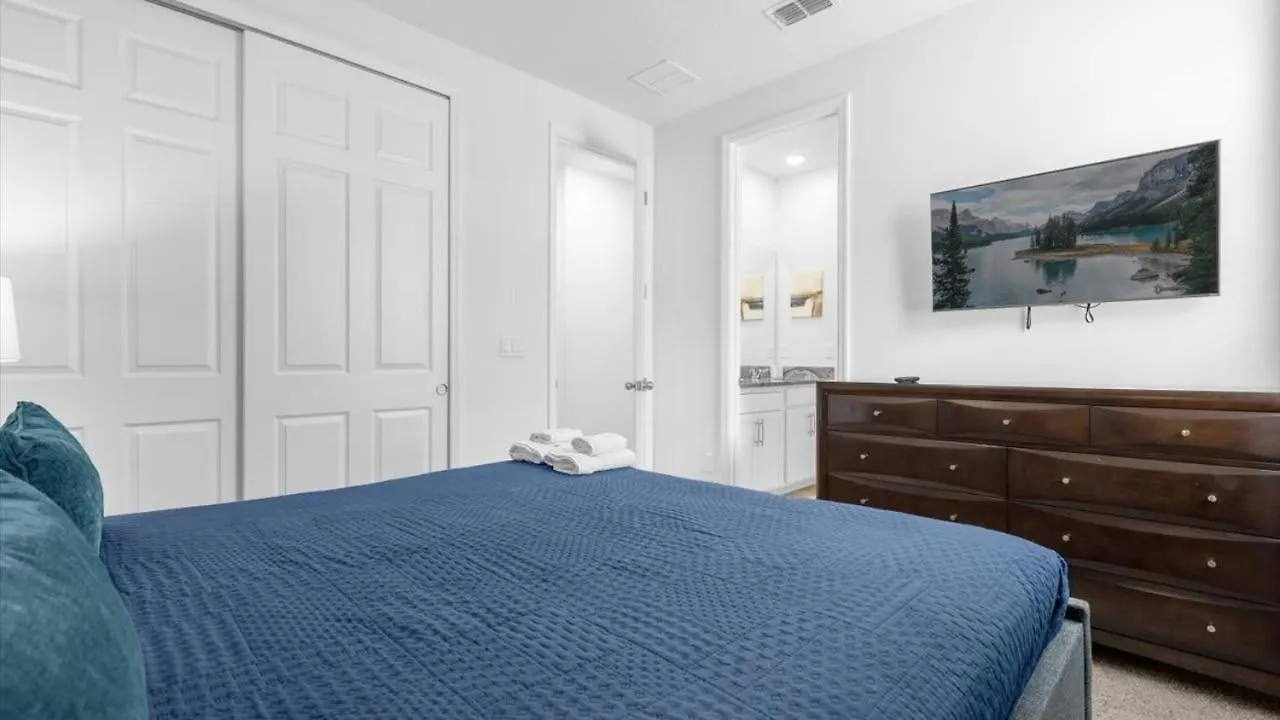 Semesterbostad Majestic 9-bedroom Home: Luxury & Serenity Await Kissimmee