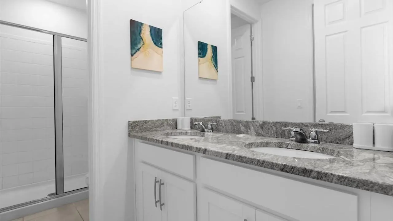 Semesterbostad Majestic 9-bedroom Home: Luxury & Serenity Await *