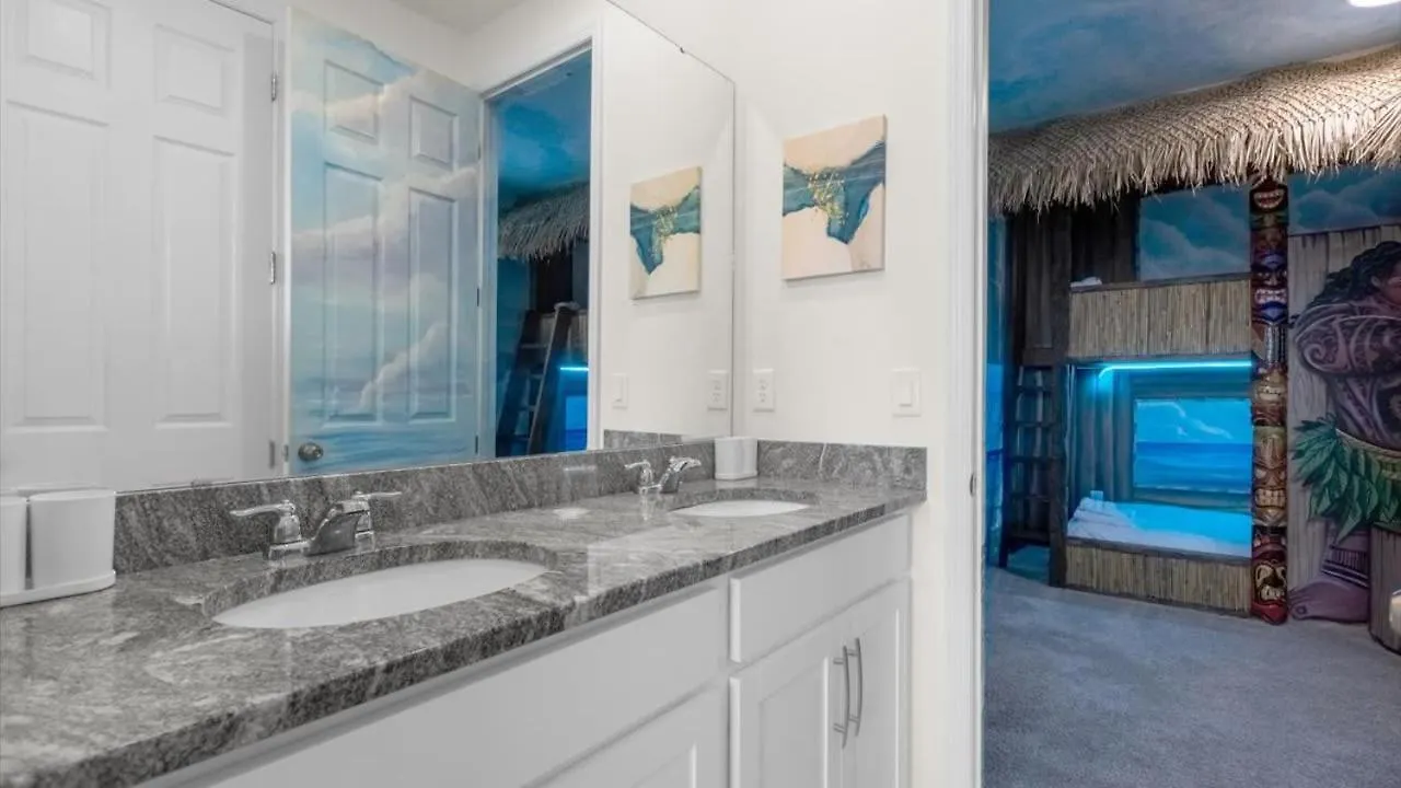 Semesterbostad Majestic 9-bedroom Home: Luxury & Serenity Await *