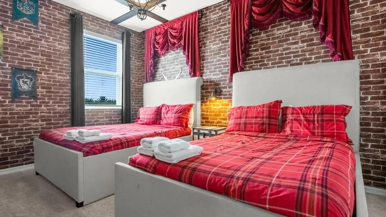 Majestic 9-bedroom Home: Luxury & Serenity Await Semesterbostad