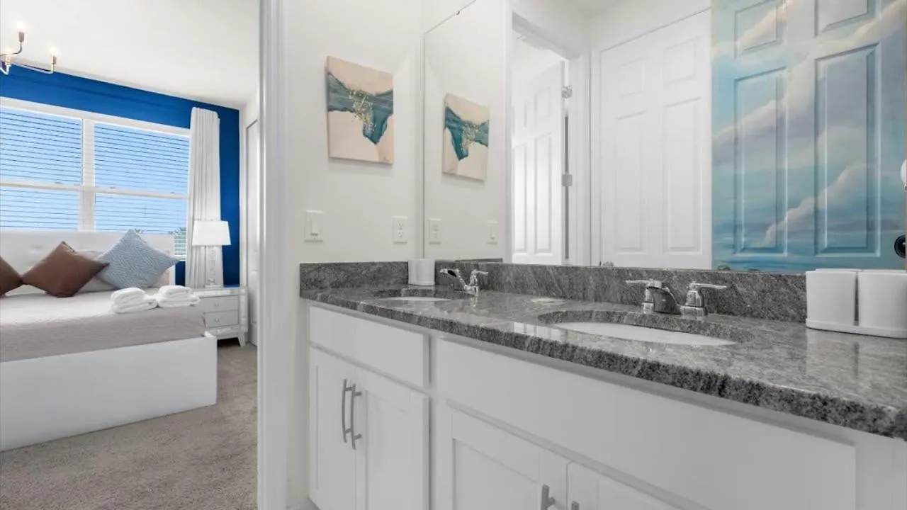 Semesterbostad Majestic 9-bedroom Home: Luxury & Serenity Await