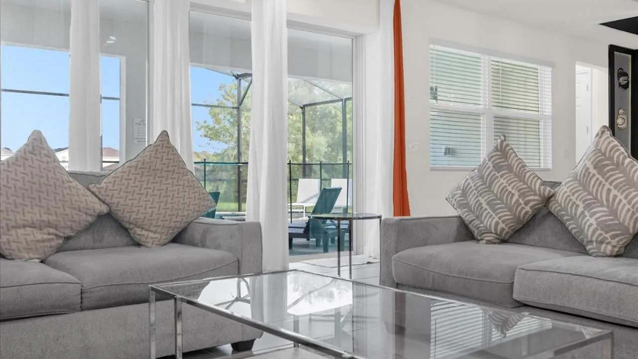 Semesterbostad Majestic 9-bedroom Home: Luxury & Serenity Await *