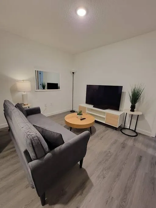 Semesterbostad Modern New Townhome At The Hub A Few Miles To