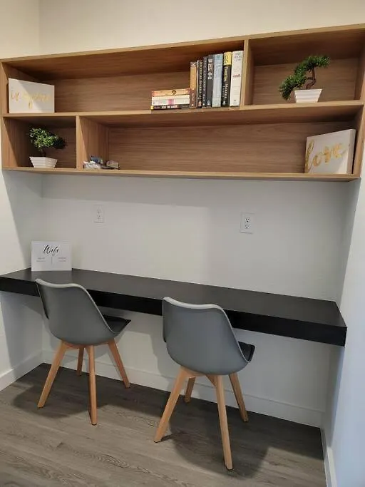 Modern New Townhome At The Hub A Few Miles To Semesterbostad
