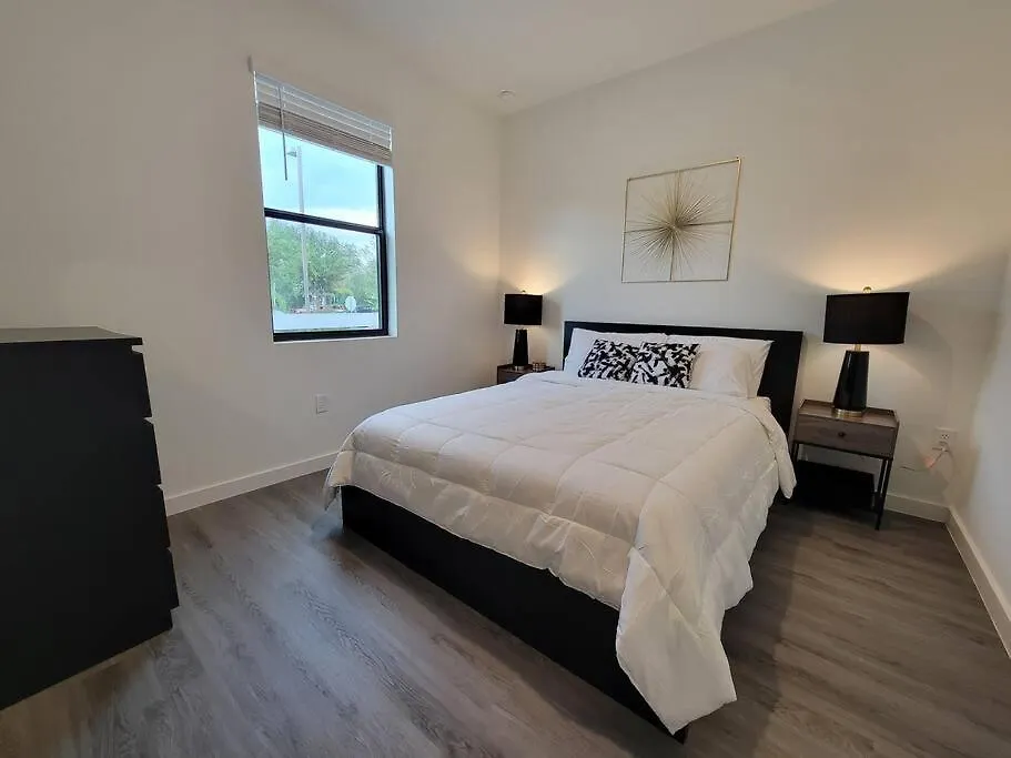 Modern New Townhome At The Hub A Few Miles To *