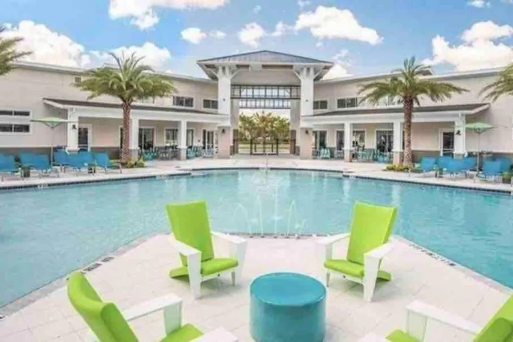 펜션 Elegant 4 Bedroom Getaway, Pvt Heated Pool, Spa, Game Room, Secure Gated Community-club House, Perfect Dream Vacation! 키시미