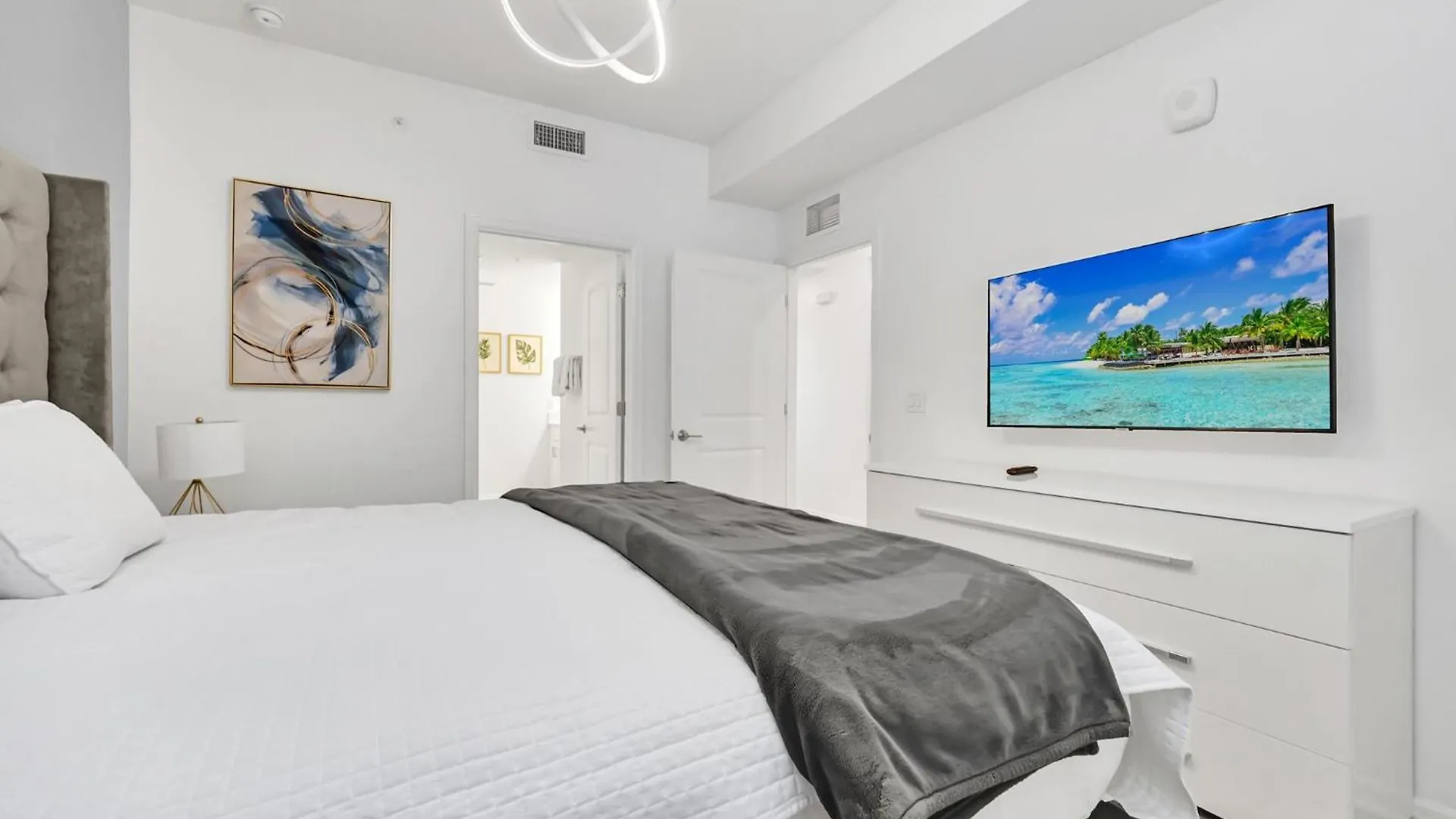Sunny Storey Oasis W/ Pool & Near
