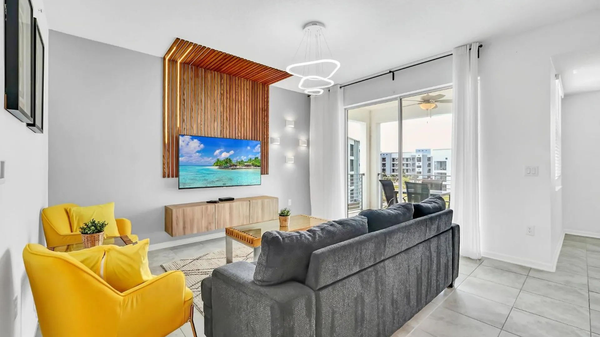 Sunny Storey Oasis W/ Pool & Near