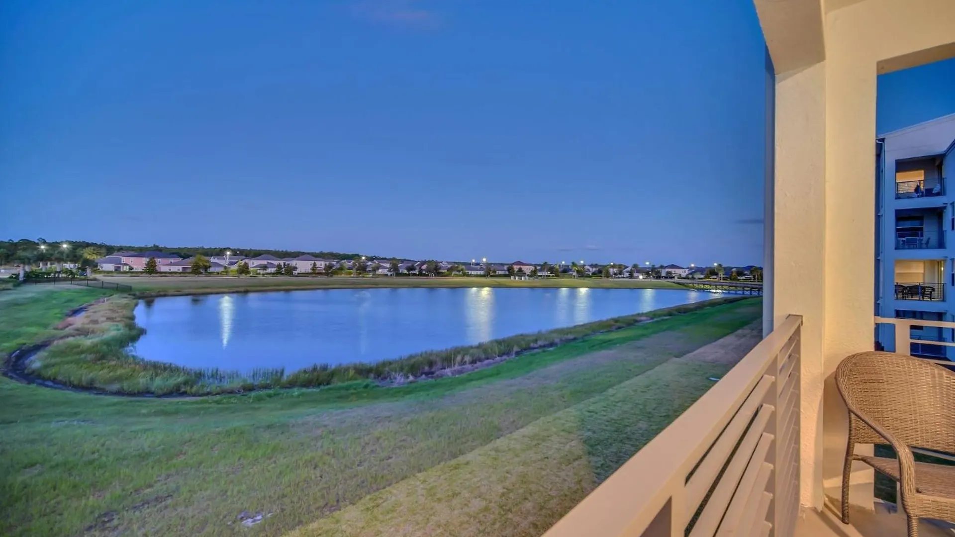 Stylish 2-bed With Amenities/patio * Kissimmee