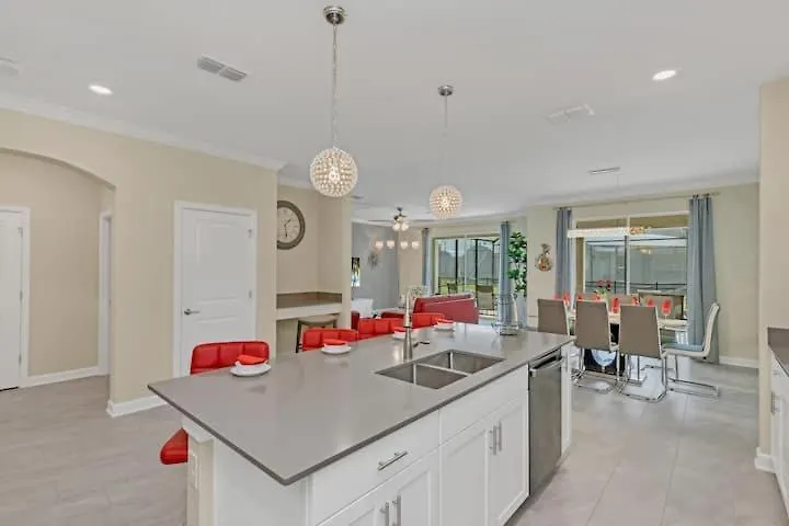 Family Friendly 6bd - Themed - Pool & Holiday home *