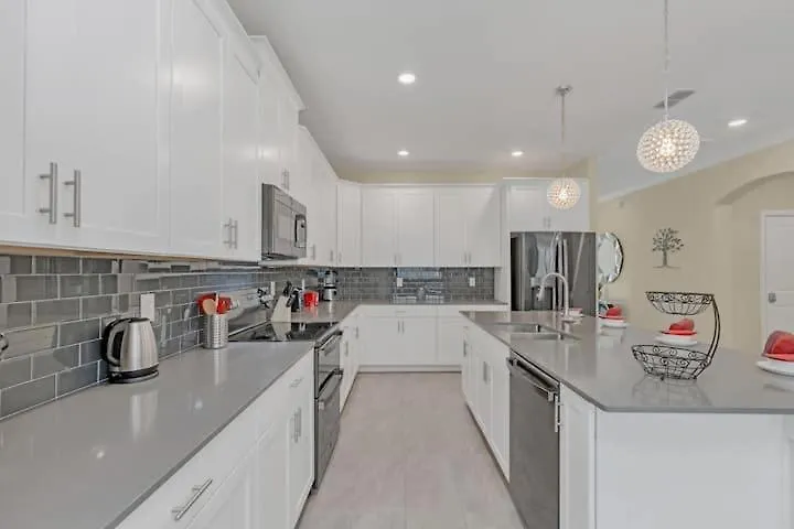 Holiday home Family Friendly 6bd - Themed - Pool &